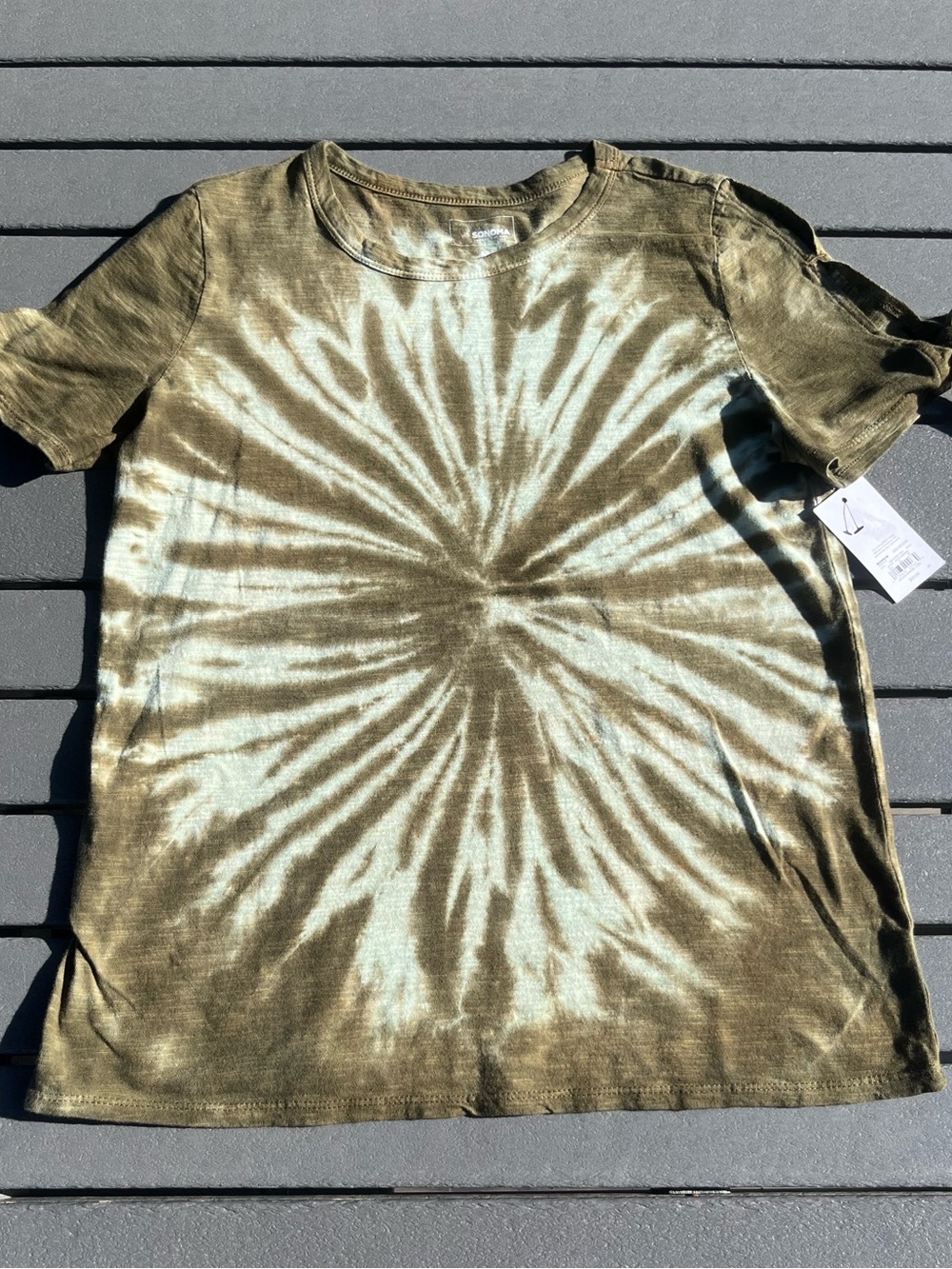 Kohls Sonoma; Soft White/Olive Green; Tie-Dye; Short Sleeve T-Shirt; NWT; Medium